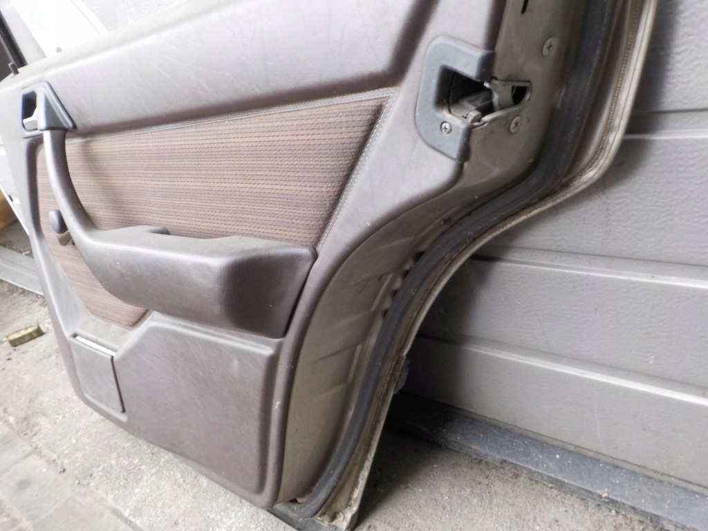 Двері праве задній mercedes w124 Оригінал
