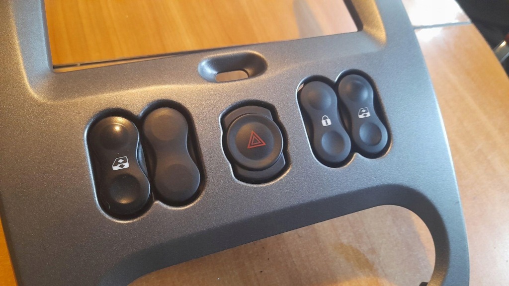 фото №2, Рамка панель корпус do radia^^ dacia duster i 682603302r