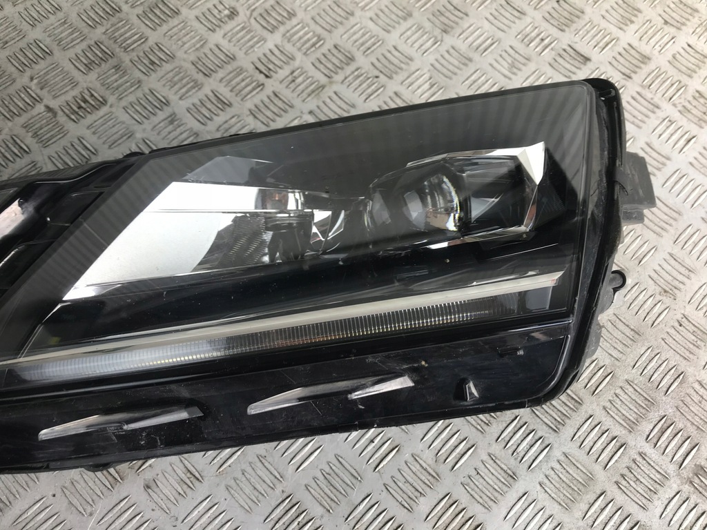 фото №10, Лампа левая передняя 5e1941015d skoda octavia iii