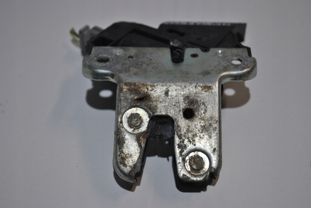 фото №1, Замок крышки задняя audi a4 b7 4f5827505d