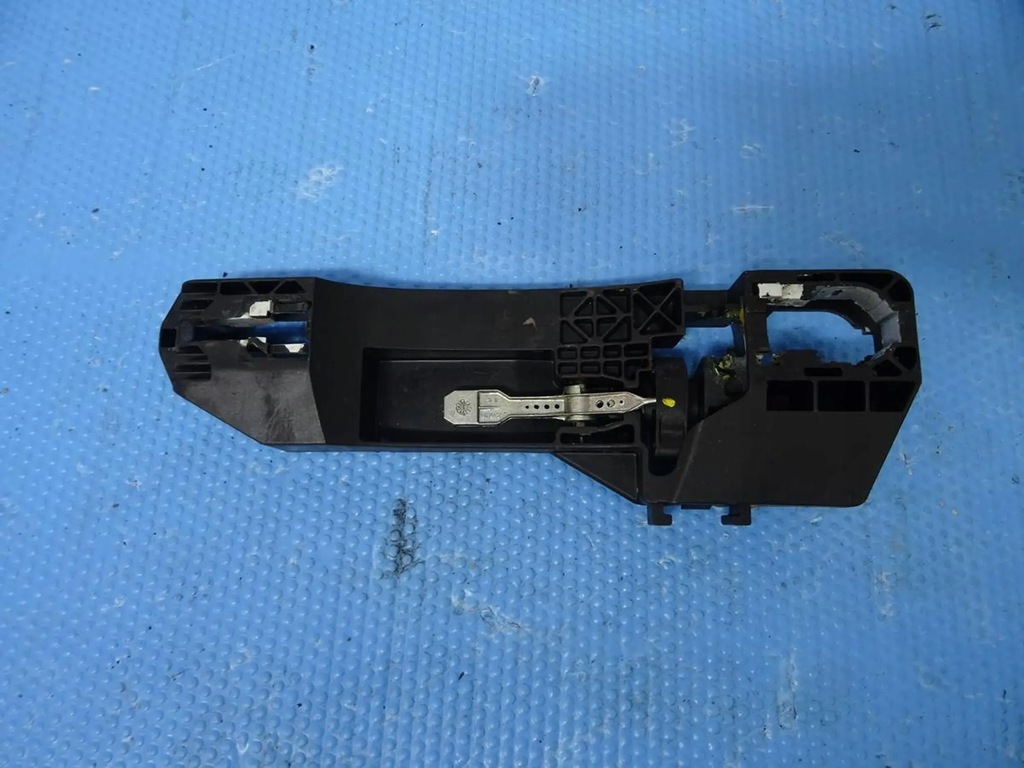 фото №1, Кронштейн пластик ручка ручка левая перед alfa romeo giulietta