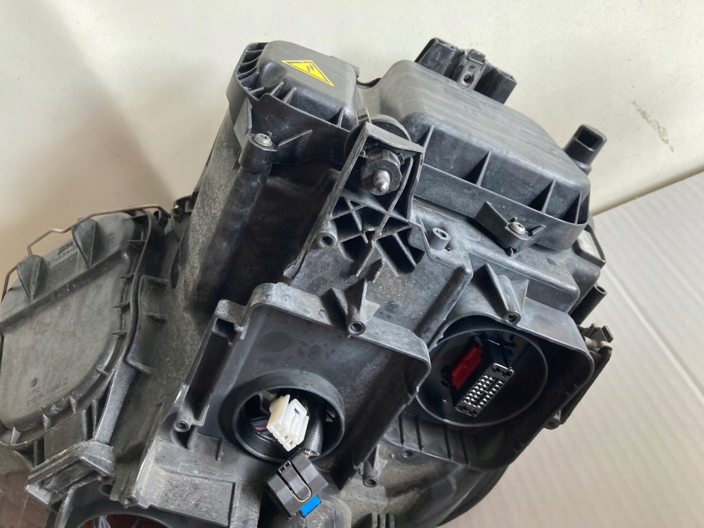 фото №10, Vw golf sportsvan лампа 517941033b 517941034b