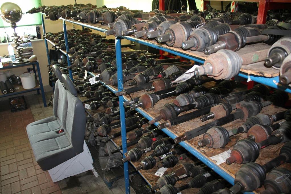 Volvo v40 s40 1.9 t4 привідний вал шрус  автоматична коробка передач 8602134 в Україні