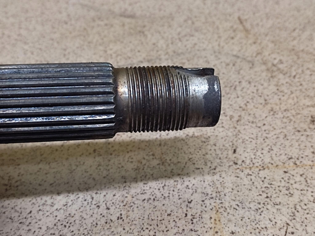 Alfa romeo 147 1.6 приводной вал правый  перед Оригинал