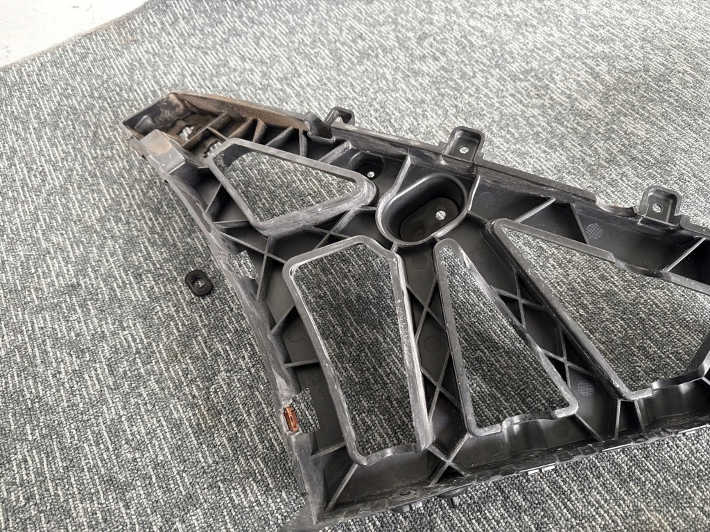 фото №5, Jaguar xf ii x260 2016 задняя сторона правая направляющая накладки порога оригинал eu