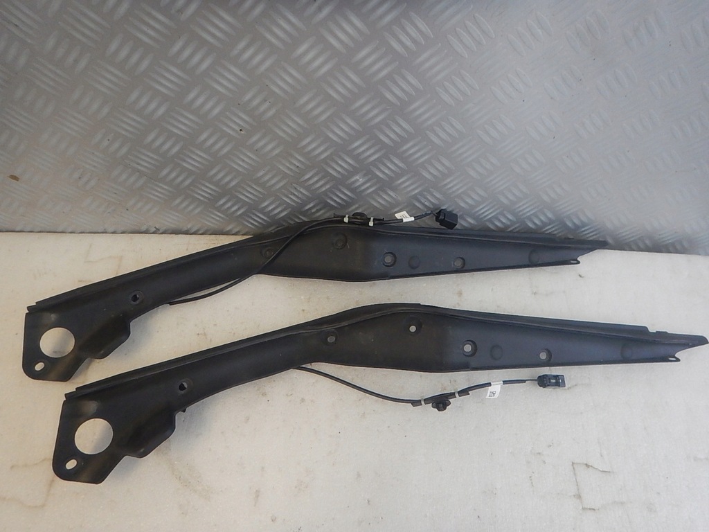 фото №1, Tesla x молдинг датчик доводчик дверь левый задняя