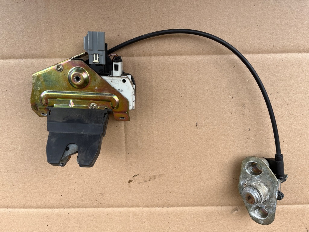 Купити Замок кришки багажника volvo s60 1999-2004 8679694