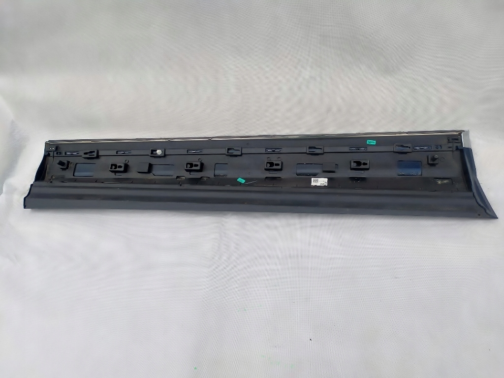 фото №5, Vw touareg r line 760854940e молдинг правая перед оригинальный номер