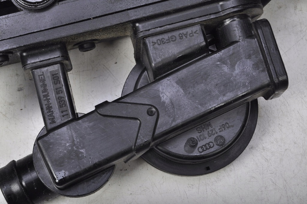 фото №6, Audi a4 b7 2.0 tfsi 200km крышка клапанов 04-08