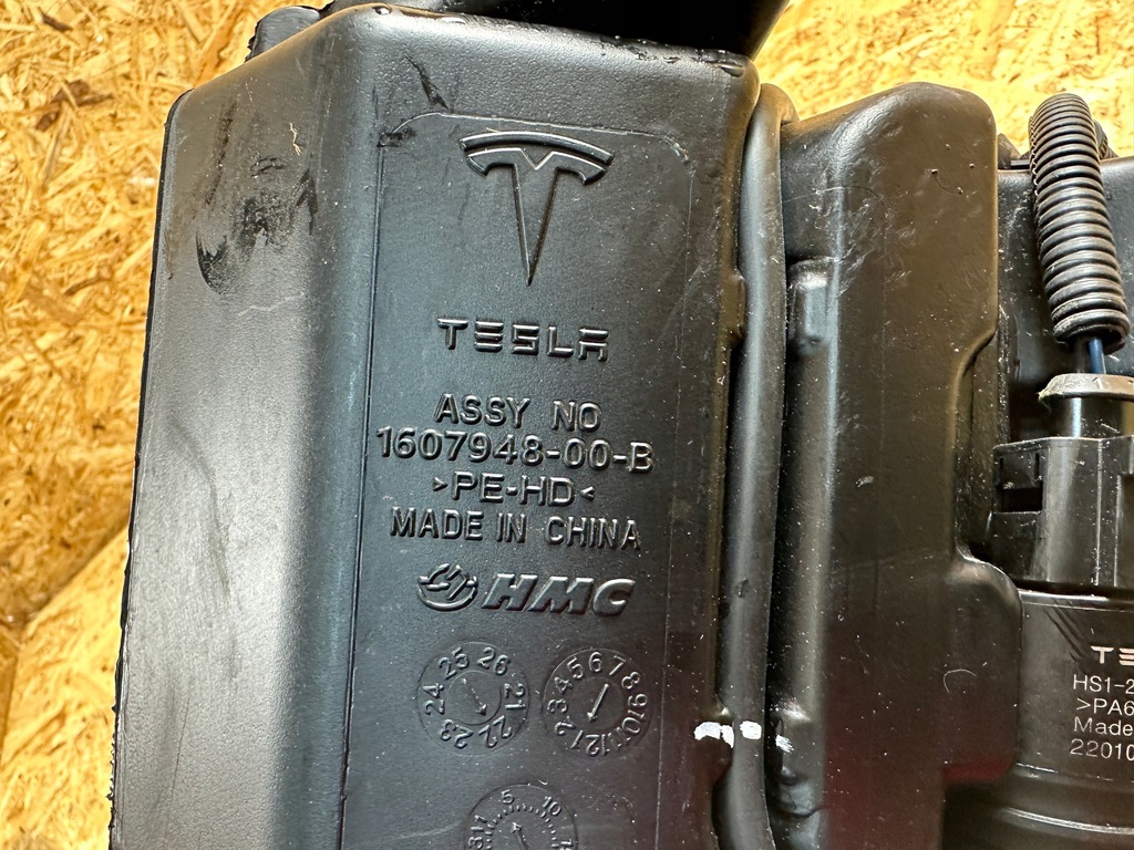 фото №9, Бак омивача помпа tesla model y 1607948-00-b 2020-