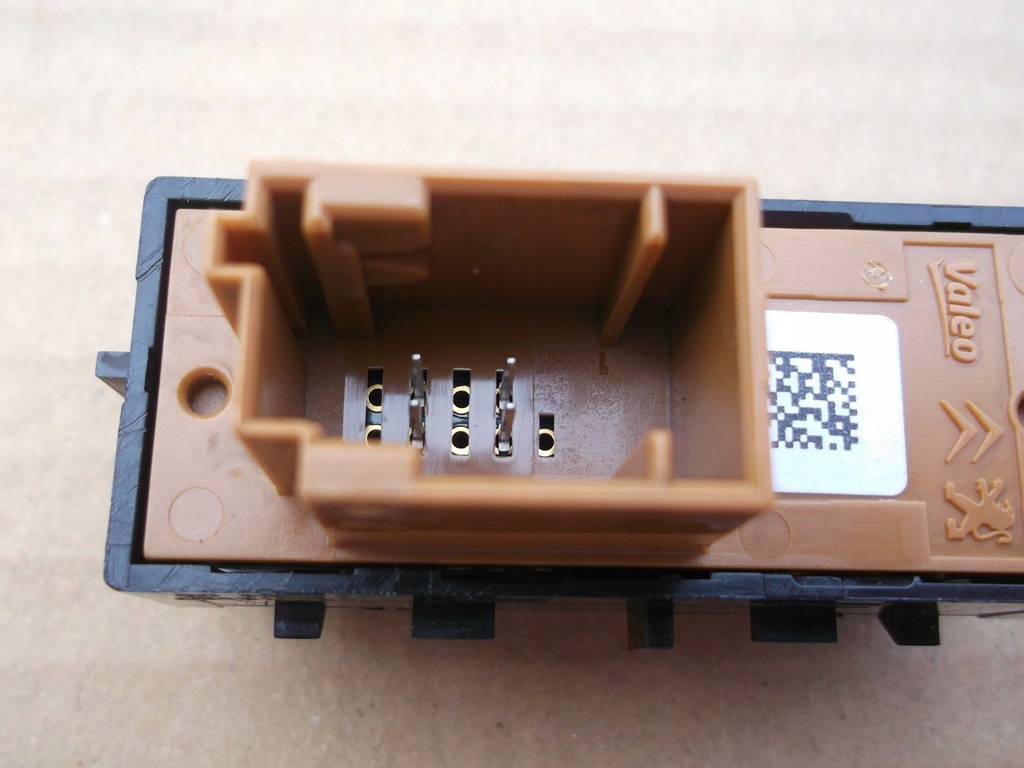 фото №4, Peugeot 2008 кнопка блокировка дверь