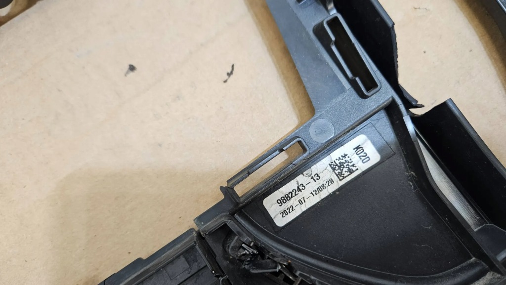 Решётка радиатора решётка радиатора решётка  радиатора bmw 2 u06 9882243-13 Недорого