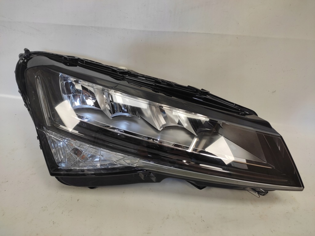 Купить Skoda superb 3 рестайлинг  3v1 фара правый  перед full led 2019-