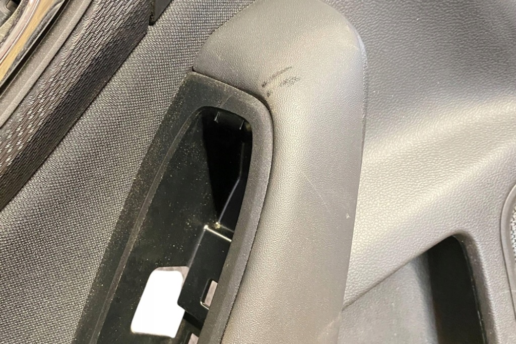 Обшивка задних левых дверь subaru outback br 94220an01a 2.5l бензиновый Оригинал