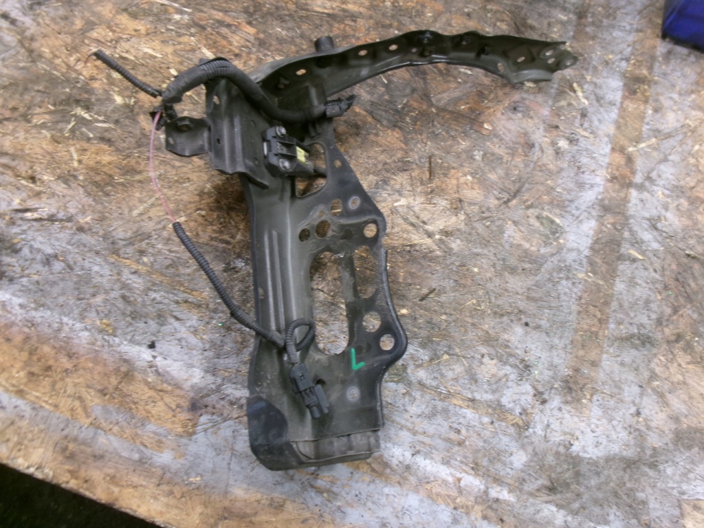 Купити Lexus is 2 220 панель фари підсилювач ліва перед