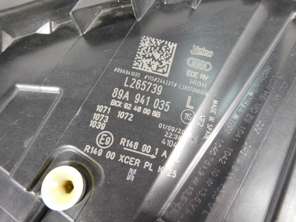 фото №16, Audi q4 89a лампа левая matrix 89a941035 повреждённая