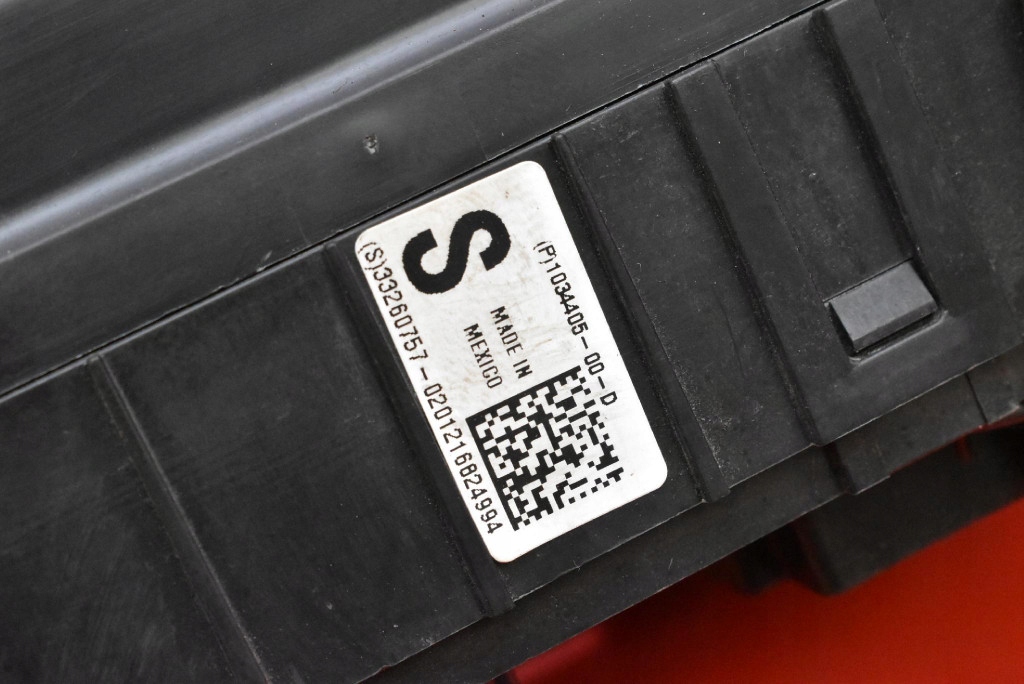 Коробка предохранителей 1034405-00-d tesla model s 772 km 12-20 с Разборки