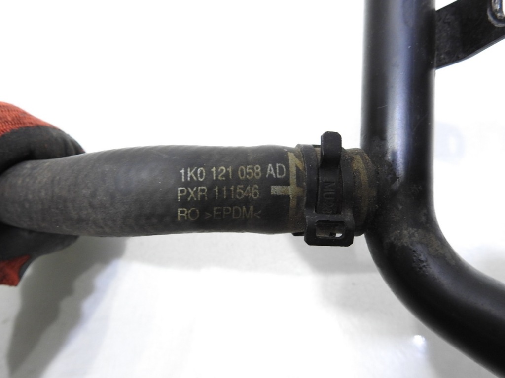 Патрубок трубка води audi a3 8p 1.9 tdi 038121065cs Ціна