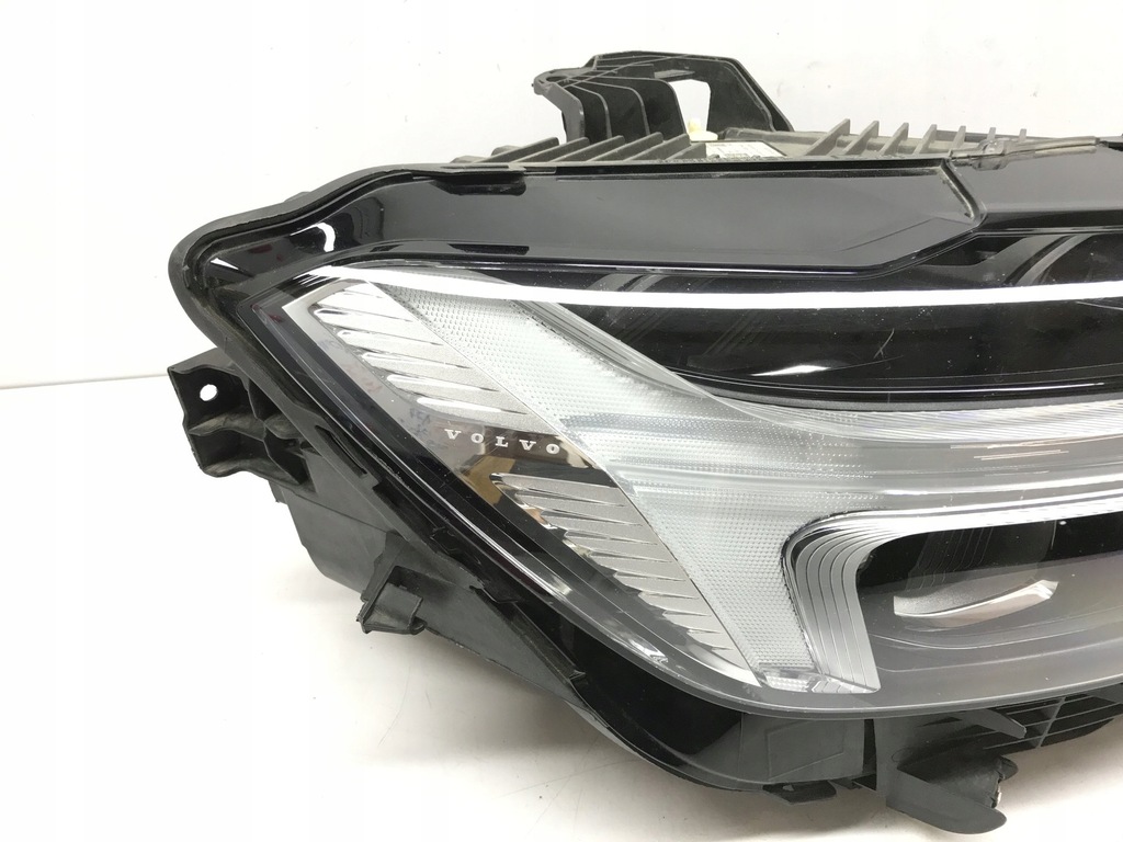 фото №2, Volvo xc60 ii lift лампа правий перед full led 32338977