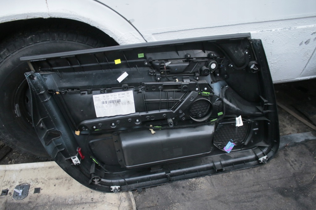 фото №11, Обивка дверь audi a6 c6 kombi