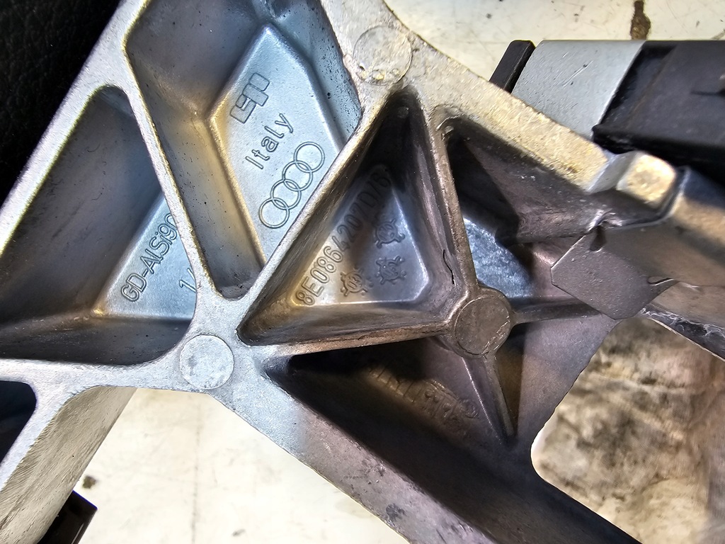 фото №7, Подлокотник перед audi a4 b6 b7 велюр 8e0864207d