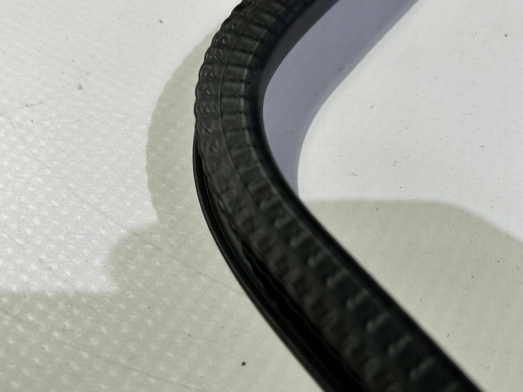 фото №12, Гумовий елемент прокладка люк дах dodge challenger 2015r-