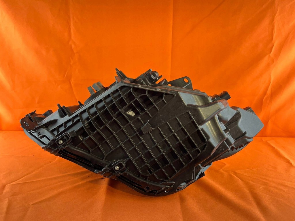 фото №11, Volvo xc40 2018 права сторона лампа передня 32404666