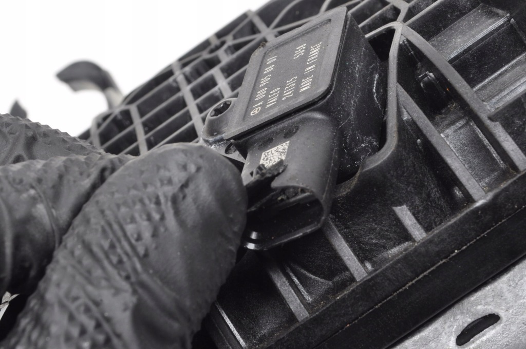 Mercedes glc w254 2.0 радиатор интеркулер a2540105608 a2540905400 Недорого