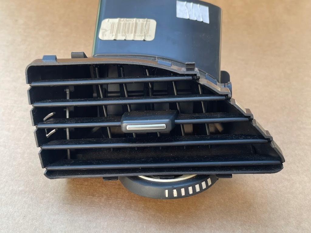 Купить Решётка впуск воздуха левая renault megane 3 cc оригинальный номер 687618796r