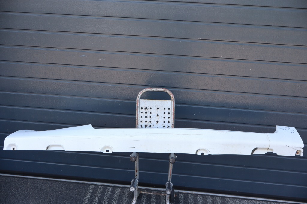 Молдинг порог порог правая ford focus mk2 2 st 3d 4m5j-b10154-acw 2008 Оригинал