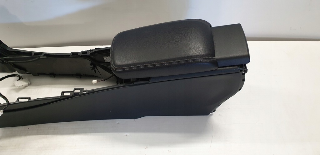 фото №11, Mercedes cla a117 w117 gla x156 w156 подлокотник туннель средний 13-19r