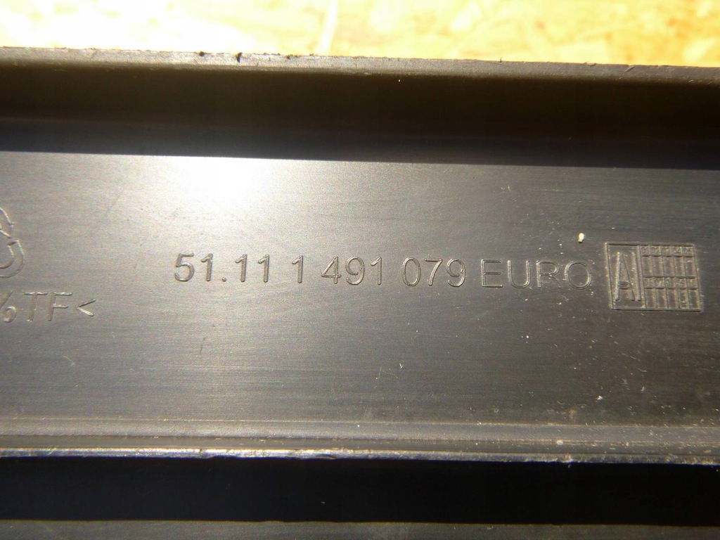 фото №3, Mini cooper s r52 r53 молдинг підкладка номерного знака бампер перед 51111491079