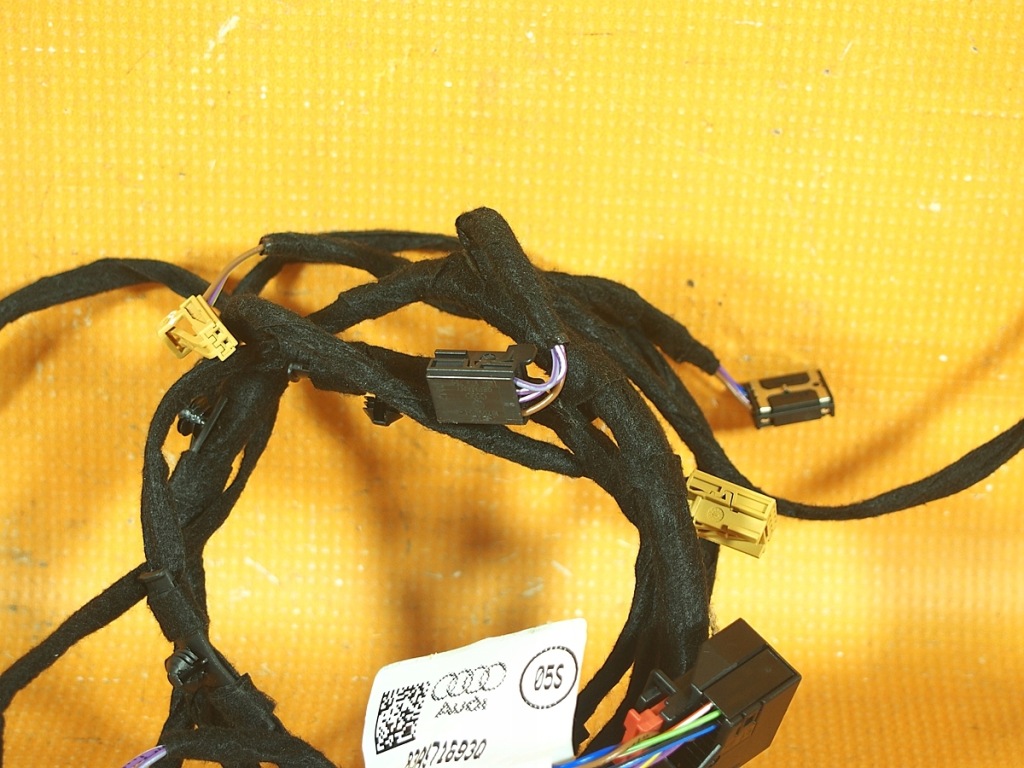 Audi q3 83a 22km джгут оббивка двері задній lh правий ambiente 83a971693q Доставка