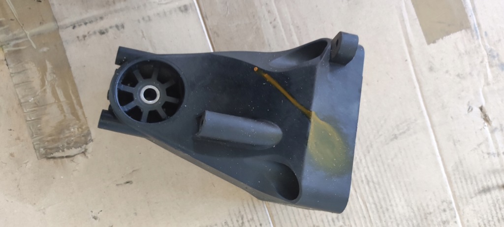 фото №1, Кронштейн двигателя mercedes w222 a6422230100 3.5cdi