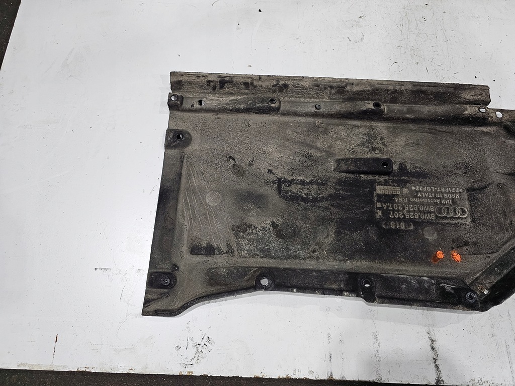 фото №9, Захист підвіска ліва audi a4 b9 8w0825207