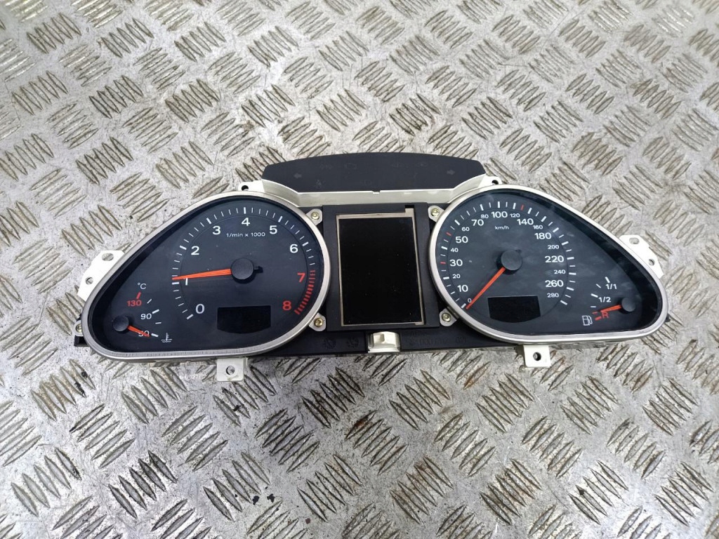 фото №1, Audi a6 c6 4.2 счетчик приборы