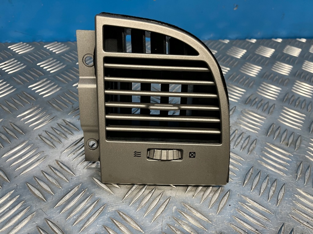 фото №1, Lincoln navigator ii 03- правая решётка обдув