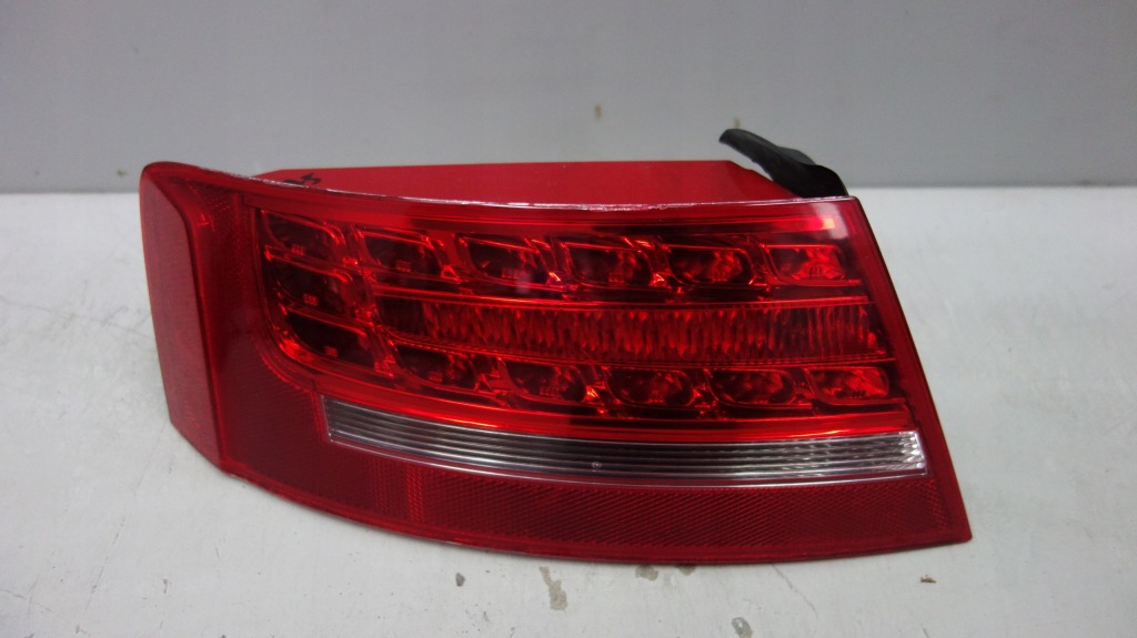 фото №1, Audi a5 8t лампа задняя правая 8t8945095d