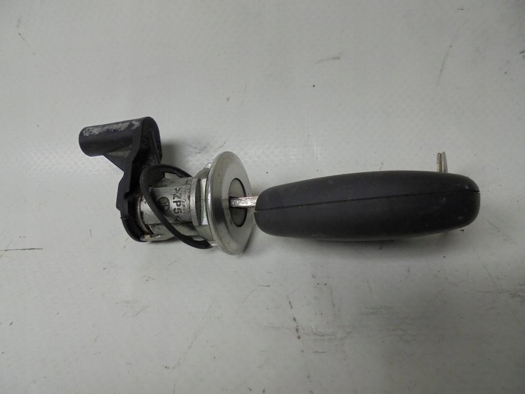 фото №2, Вкладка замка ключ крышки дверь dacia sandero stepway i