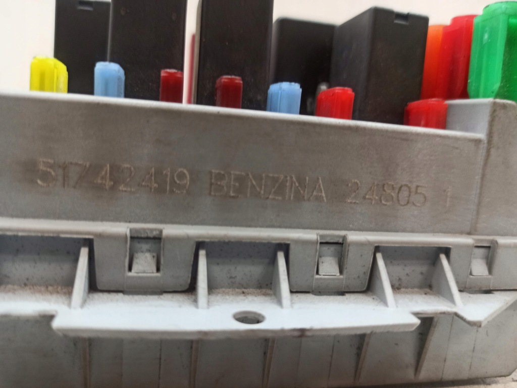 фото №6, Alfa romeo gt коробка запобіжників 51742419