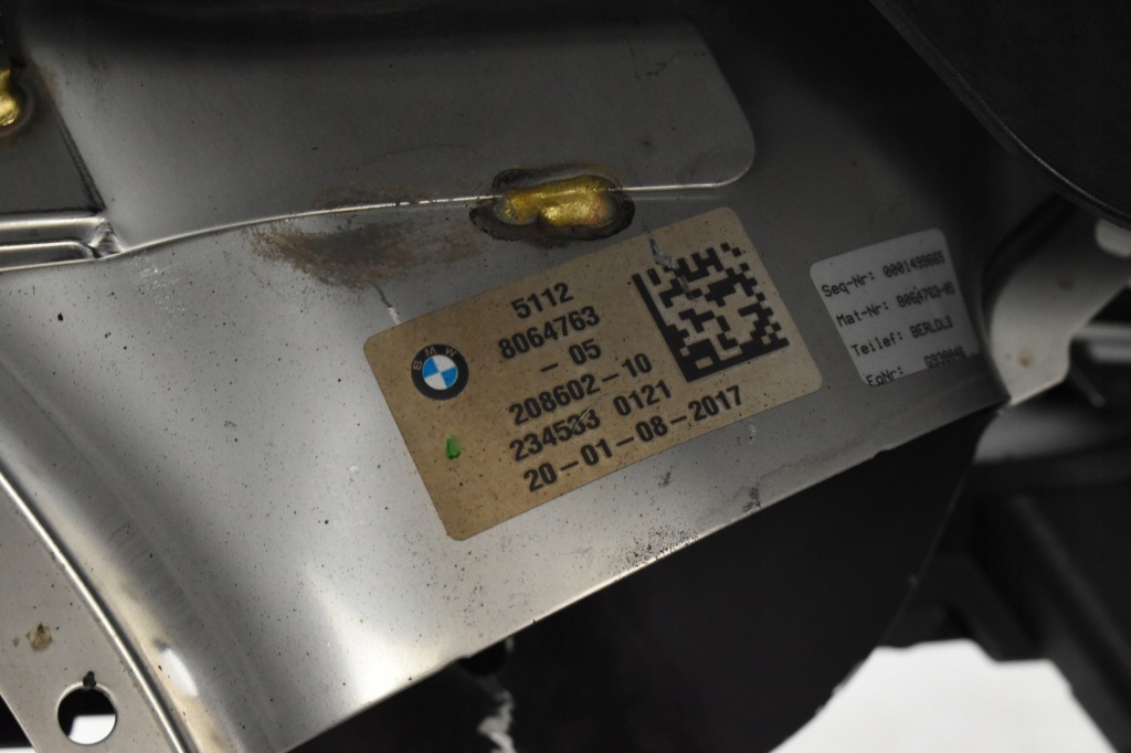 Бампер задний  pdc 8064760 bmw 7 g11 g12 m-pakiet mineralweiss металлик a96 Оригинал