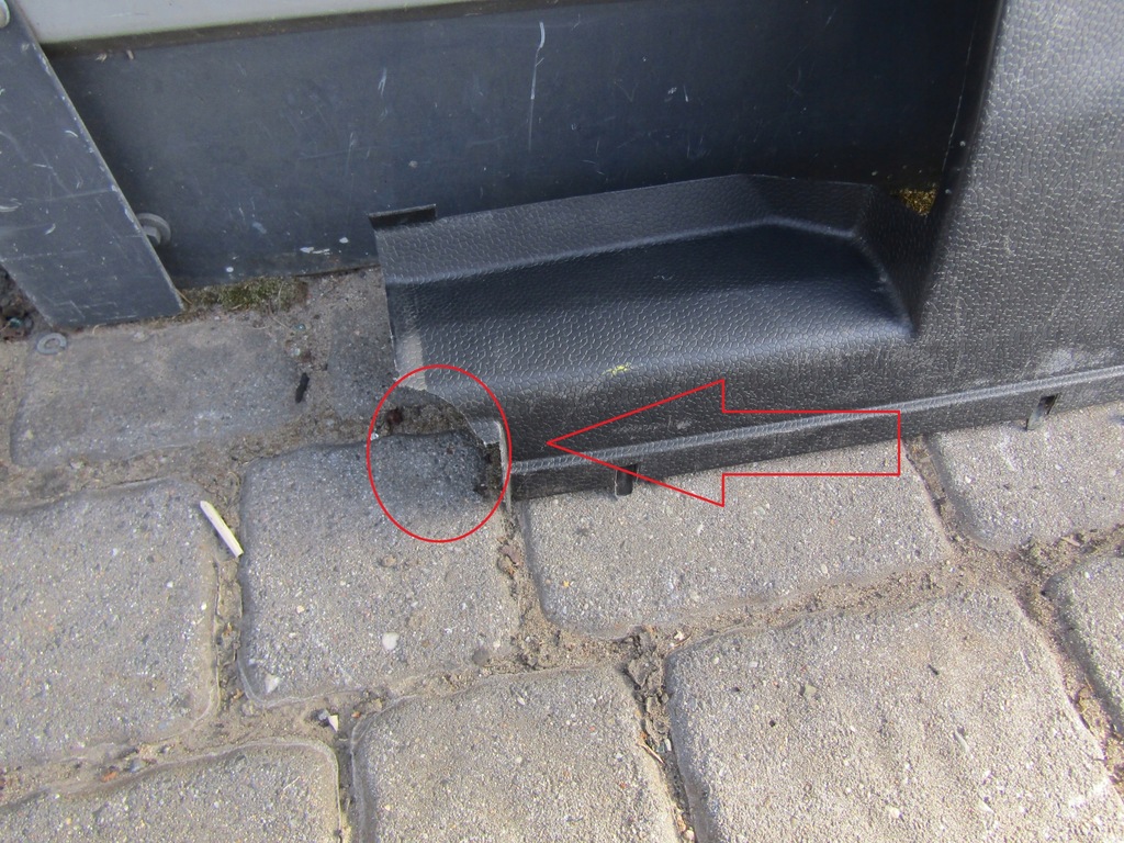 фото №9, 3 mercedes w201 190 пластик захист багажника поперечина задня замка заднього