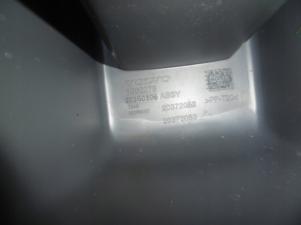 фото №8, Подлокотник туннель средний бардачок volvo fh 12 13