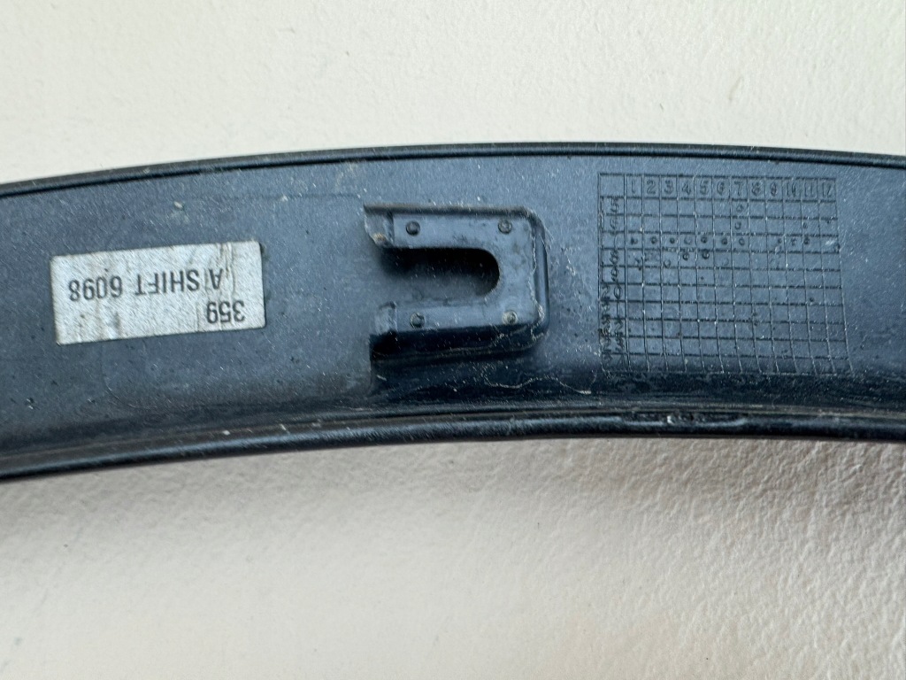 фото №15, Land rover discovery 5 v 16r- молдинг крила правий перед права hy3m-16a074