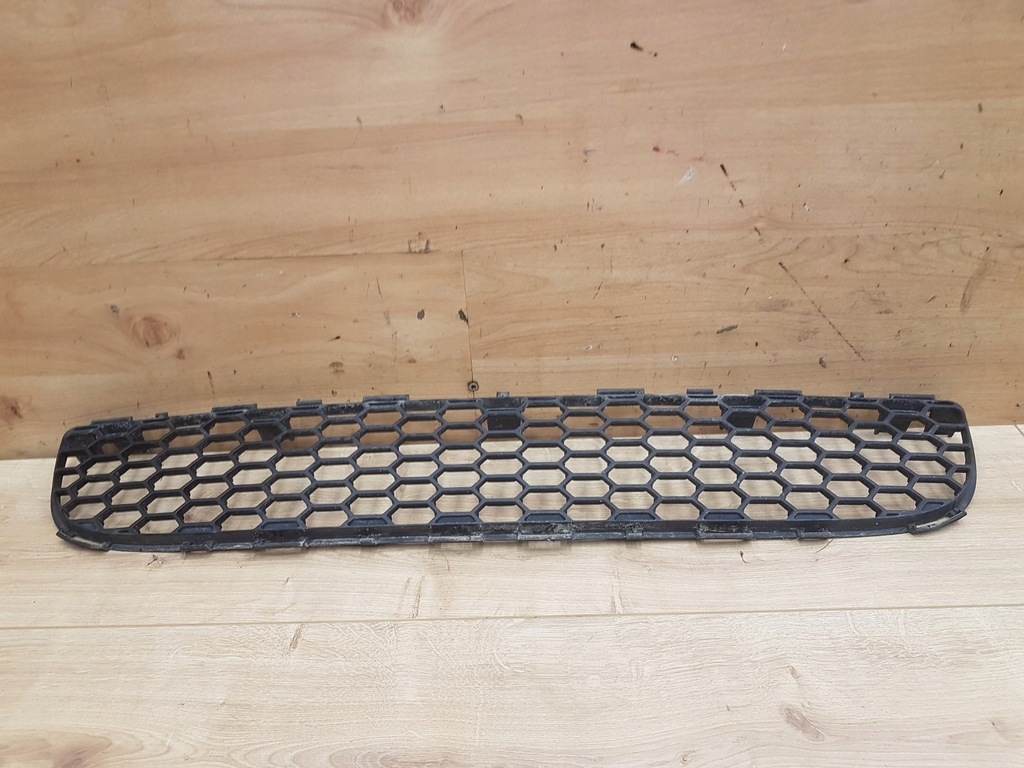 фото №1, Решітка бампера середня toyota corolla verso ii