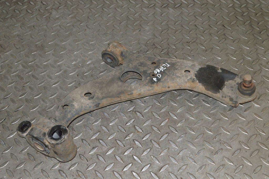 фото №1, Mazda 6 2.2 d 2015 rhd передний левый нижний рычаг