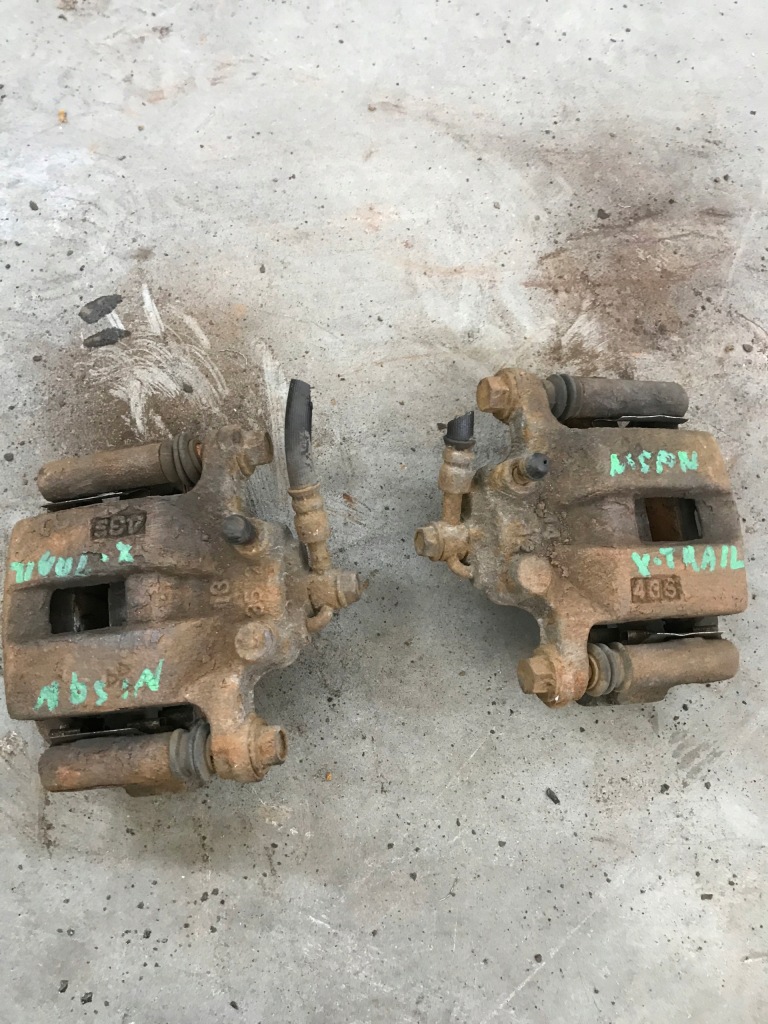 фото №1, Nissan x-trail t30 суппорт левый задняя