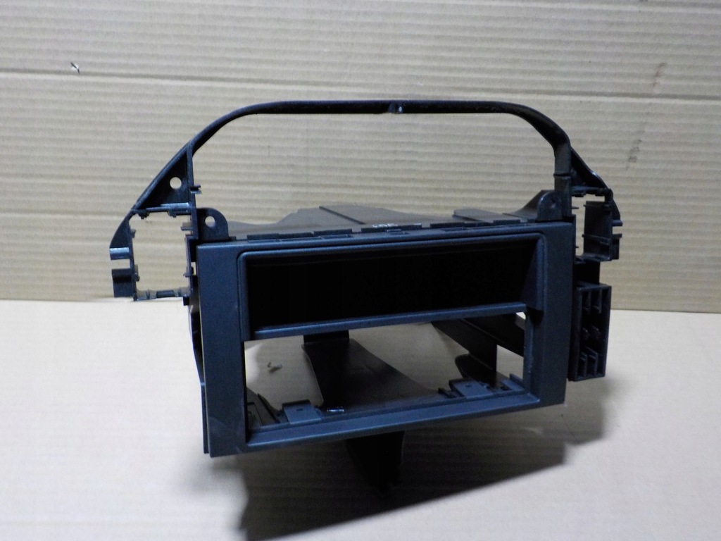 фото №1, Ford focus c-max 1.8 b 2003r. панель бардачок рамка радио