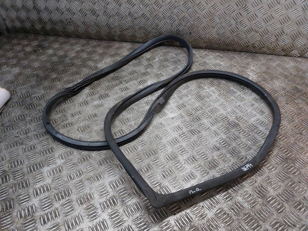 фото №1, Резиновый элемент прокладка дверь правый перед santa fe iii