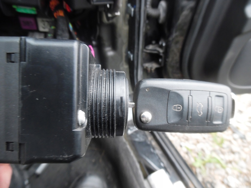 фото №1, Audi a8d3 замок зажигания ключ комплект 3d0905865c